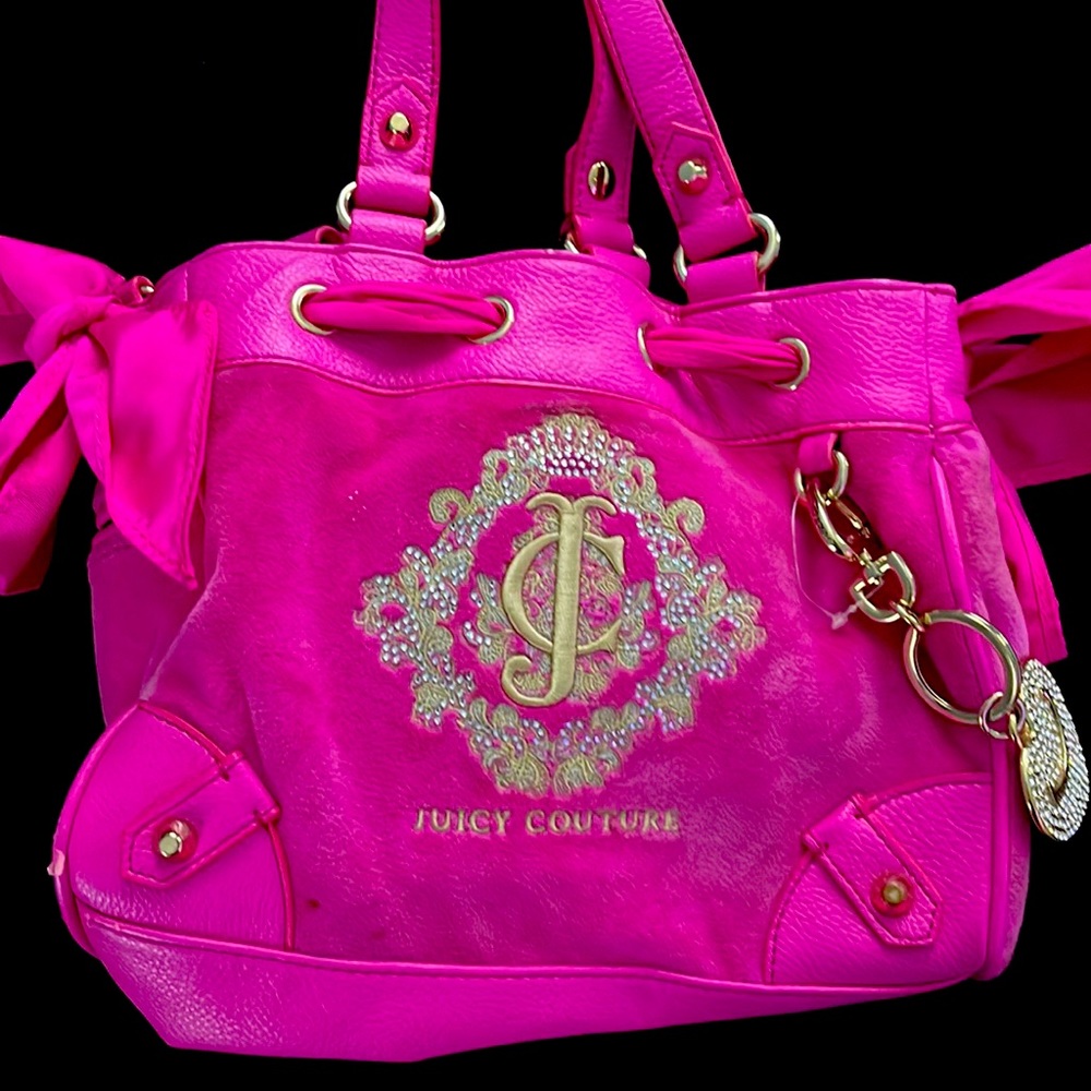 i’m selling an juicy couture bag used twice, good condition and new